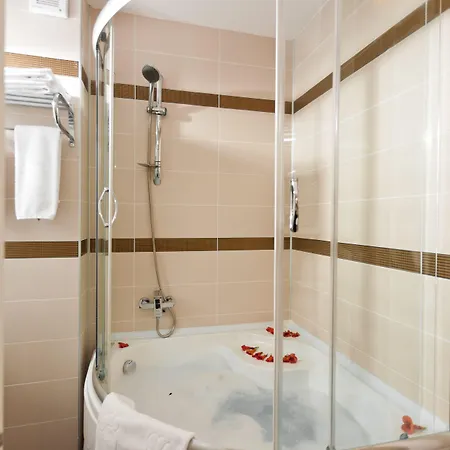 Otel Mercia & 4*